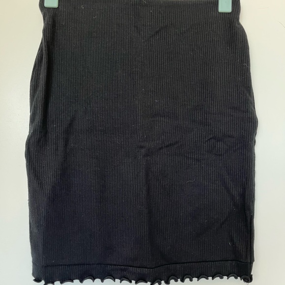 Aritzia Sunday Best black bodycon skirt with lettuce hem - Picture 2 of 3